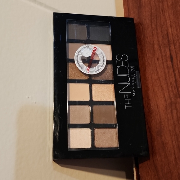 Maybelline The Nudes Eyeshadow Pallette